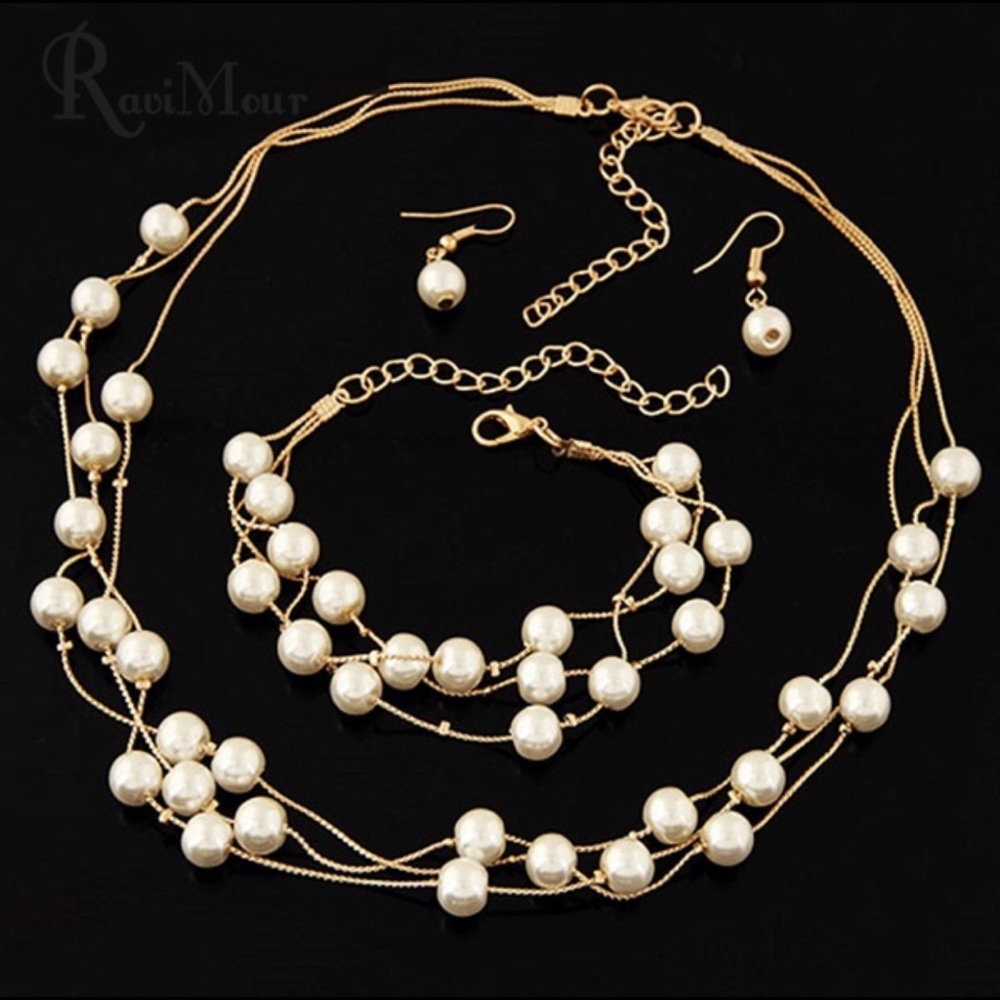 Pearl Necklace with earrings and bracket